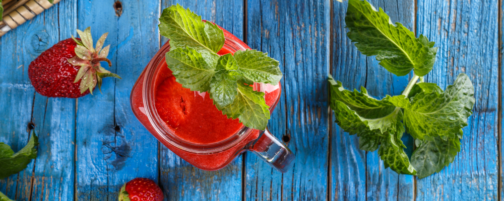 Strawberry Mint Smoothie with Green Tea