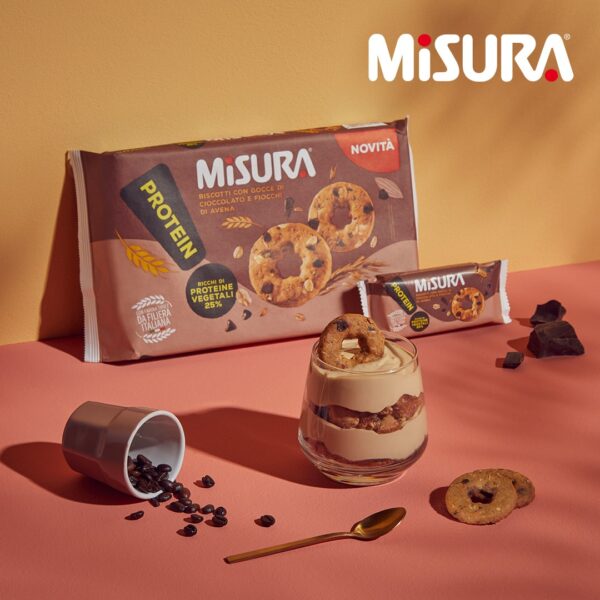 misura protein biscuits with chocolate drops and oat flakes 260g lifestyle