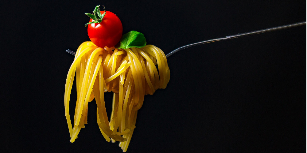 Pasta with tomato and basil aglio olio