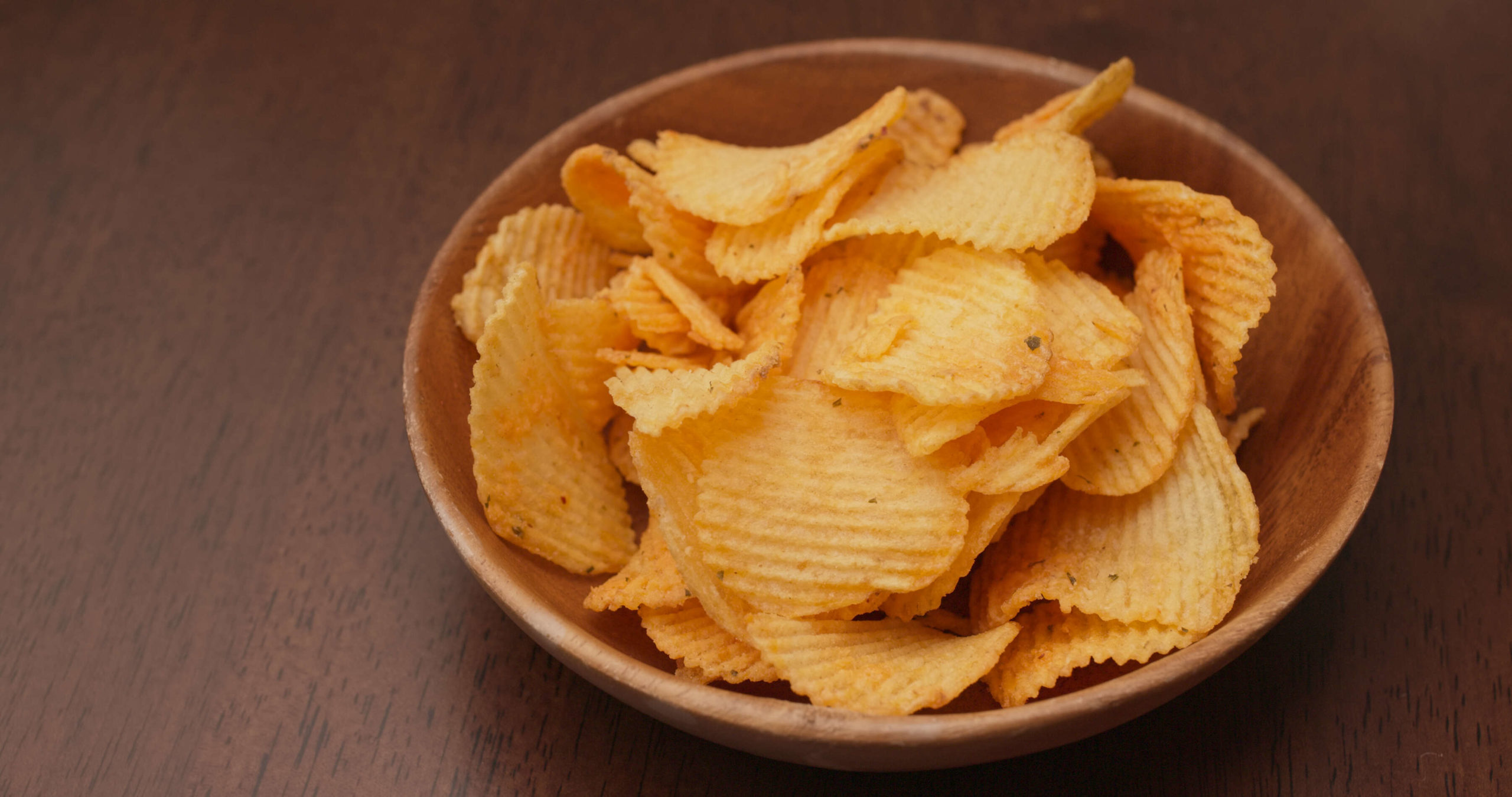 Eat potato chip in the party