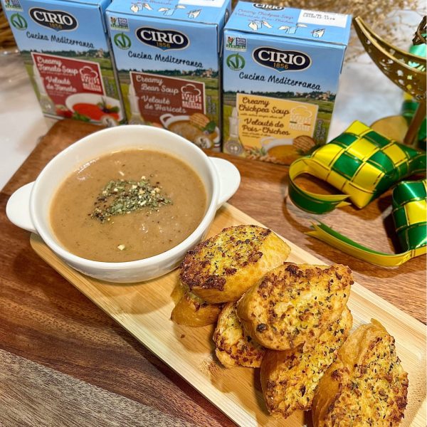 Cirio Beans Soup with Garlic Bread