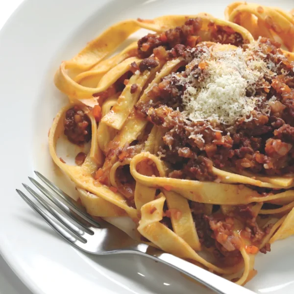 tagliatelle-vegane-al-ragu
